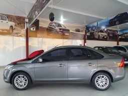 FORD FOCUS SEDAN 1.6 16V MT full