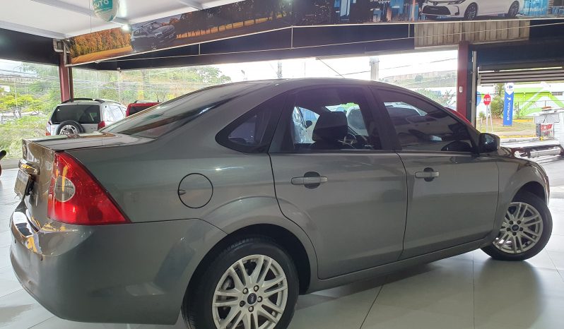 FORD FOCUS SEDAN 1.6 16V MT full