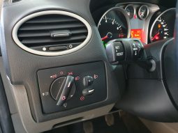 FORD FOCUS SEDAN 1.6 16V MT full