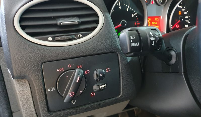 FORD FOCUS SEDAN 1.6 16V MT full